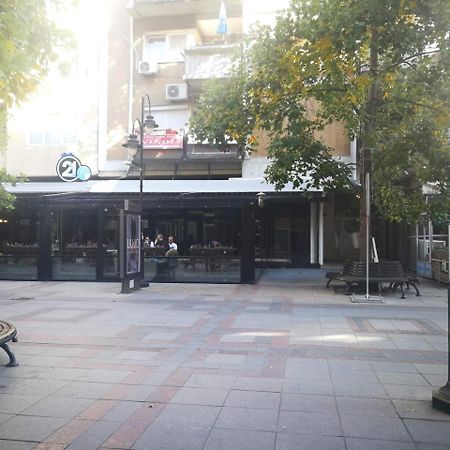 Brick Apartment On Macedonia Pedestrian Street Скоп'є Екстер'єр фото