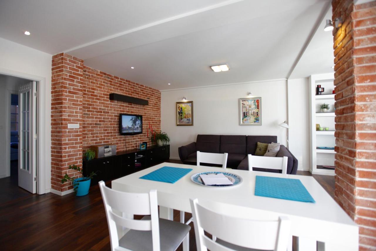 Brick Apartment On Macedonia Pedestrian Street Скоп'є Екстер'єр фото