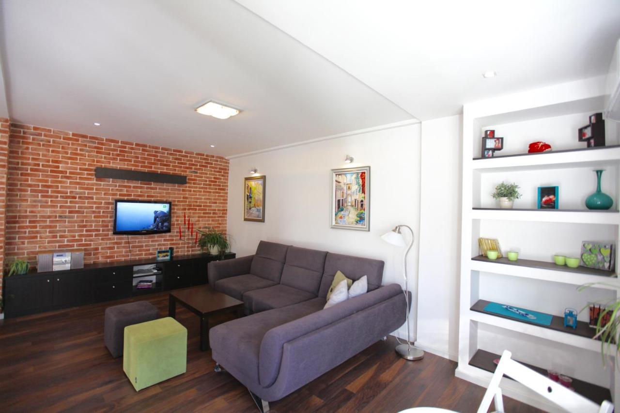 Brick Apartment On Macedonia Pedestrian Street Скоп'є Екстер'єр фото