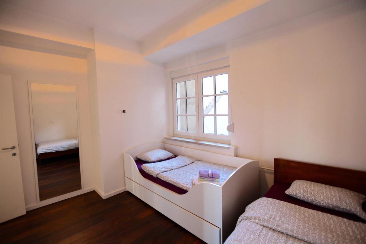 Brick Apartment On Macedonia Pedestrian Street Скоп'є Екстер'єр фото