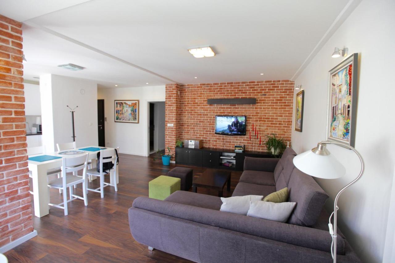 Brick Apartment On Macedonia Pedestrian Street Скоп'є Екстер'єр фото