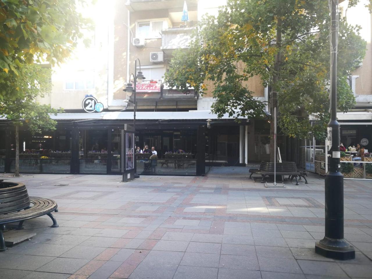 Brick Apartment On Macedonia Pedestrian Street Скоп'є Екстер'єр фото